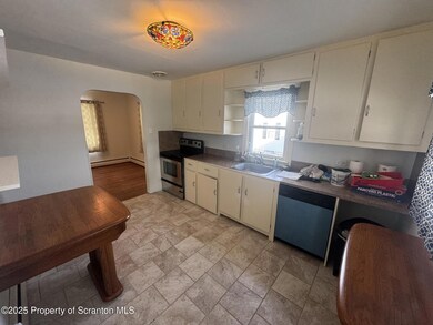 910 Bernard Ave, South Abington Township, PA 18411 - photo 5