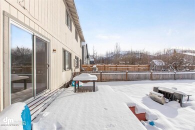 08-Exterior Back-ELKO4738