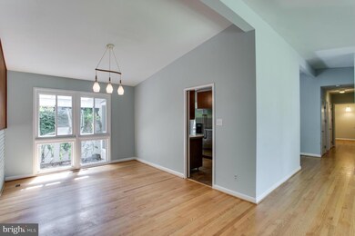 9016 Honeybee Ln, Bethesda, MD 20817 - photo 7