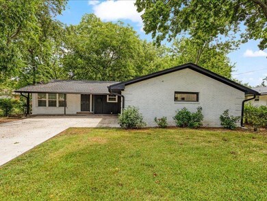 Ranch-style house featuring a front yard