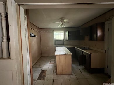 305 N Cypress St, Pine Bluff, AR 71601 - photo 4