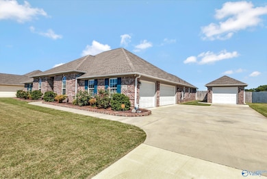 13054 Chapel Hill Ln, Athens, AL 35613 - photo 2