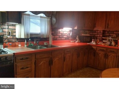 140 N 3rd St, Saint Clair, PA 17970 - photo 4