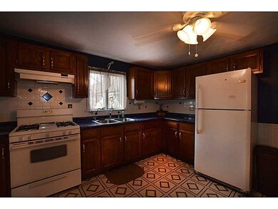 126 Woodbine St, Pawtucket, RI 02860 - photo 6