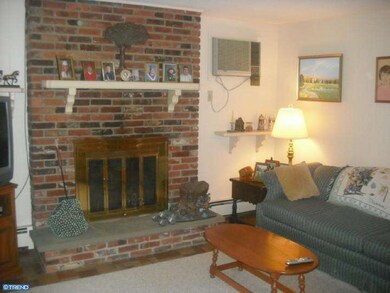 1424 Cathys Ln, North Wales, PA 19454 - photo 4