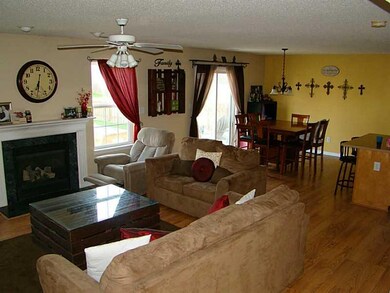 2281 Meadow Bend Dr, Columbus, IN 47201 - photo 3