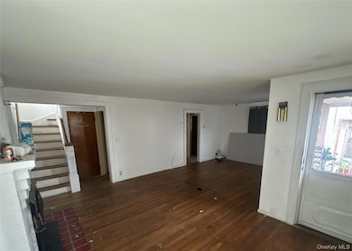 2922 Oceanside Rd, Oceanside, NY 11572 - photo 2