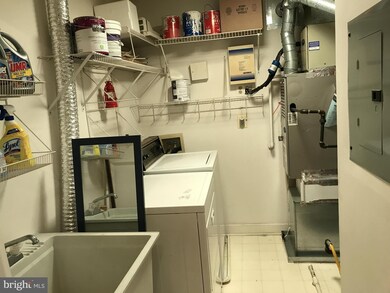 9220B Cardinal Forest Ln unit B, Lorton, VA 22079 - photo 4