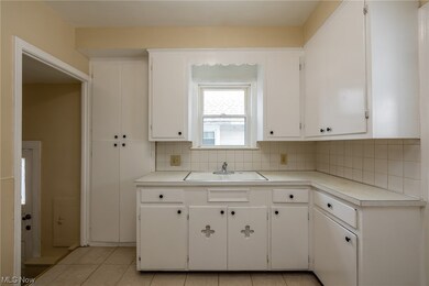 5233 Anthony St, Maple Heights, OH 44137 - photo 5