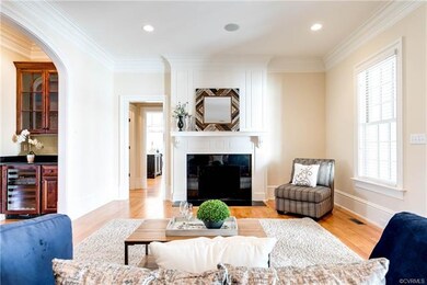 Lovely living room with wood-burning fireplace. 4-