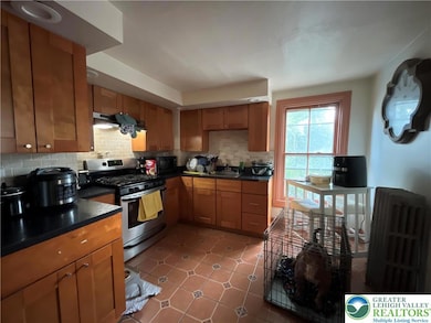 325 N 8th St unit 2, Allentown, PA 18102 - photo 4