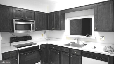 10211 Scarborough Commons Ct, Burke, VA 22015 - photo 3