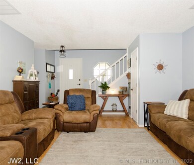 493 E 142nd St, Glenpool, OK 74033 - photo 2