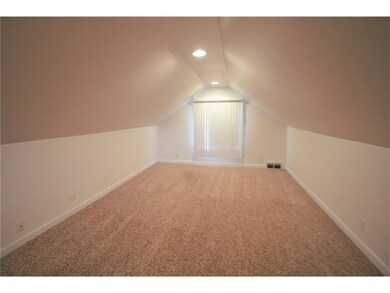 507 16th Ave SW, Cedar Rapids, IA 52404 - photo 2