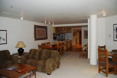 ICEHOUSE CONDOMINIUMS #318 GREAT ROOM
