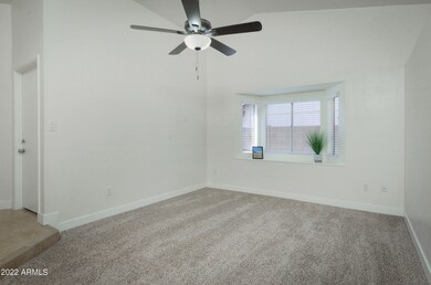 2842EIrwinAve004