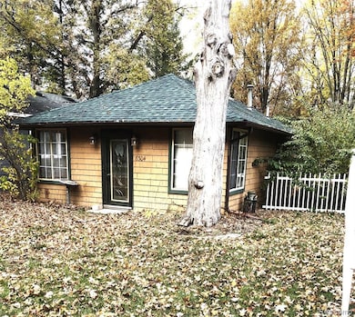 8304 Arlis St, Commerce Township, MI 48382 - photo 2