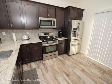 Kitchen w/stainless steel