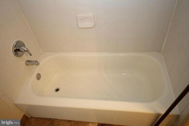 9452 Jenerio Ct, Lorton, VA 22079 - photo 5