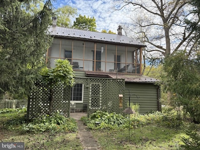 113 Race St, Boiling Springs, PA 17007 - photo 2