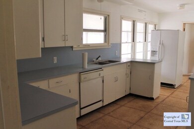 723 E Humphreys St, Seguin, TX 78155 - photo 4