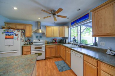004_Kitchen