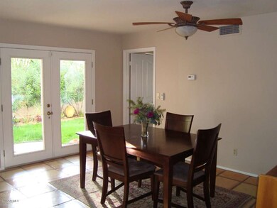 Dining1