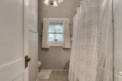 506 W Willingham St, Cleburne, TX 76033 - photo 5