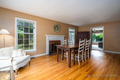 664 Winchill St-15