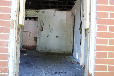 524 Cental Ave doorway
