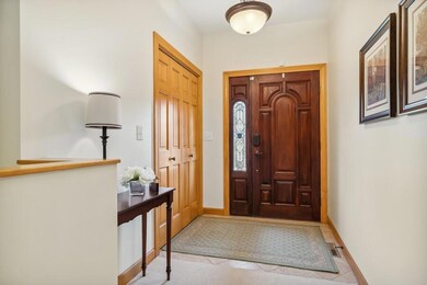 02_4754LutherPath_32_Foyer_LowRes