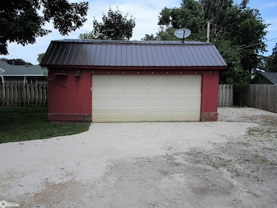 1406 River St, Iowa Falls, IA 50126 - photo 2