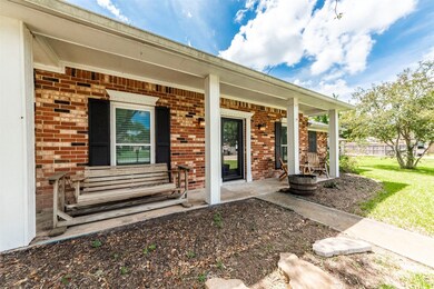 2327 Harwell Cir, Alvin, TX 77511 - photo 3