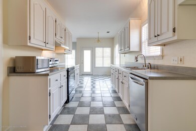 381 Fairway Oaks-9