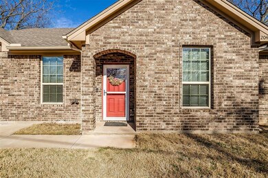 204 Gatrix Ave, Cleburne, TX 76033 - photo 4