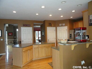 Kitchen the gourmet island can fit 6 comfortably