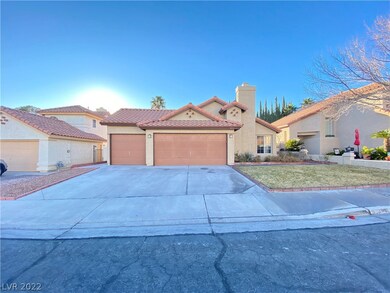 3313 Surfline Dr, Las Vegas, NV 89117 - photo 2