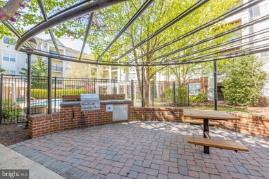 12900 Centre Park Cir unit 305, Herndon, VA 20171 - photo 5