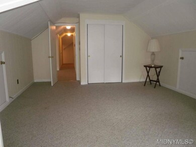Large 2nd Floor BDRM