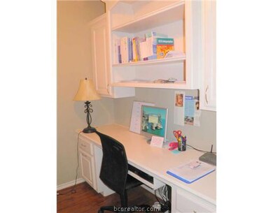Studio/Study/Office.