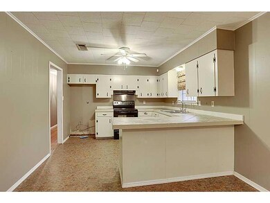 Photo. Kitchen is open to dining room.