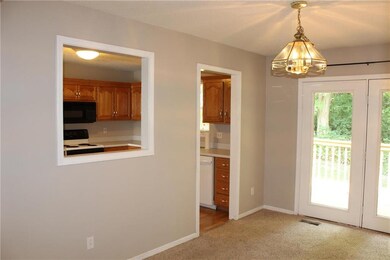 608 Willow Ct, Lansing, KS 66043 - photo 3