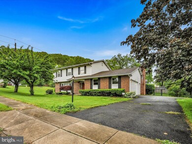 67 Hearthstone Dr, Reading, PA 19606 - photo 2