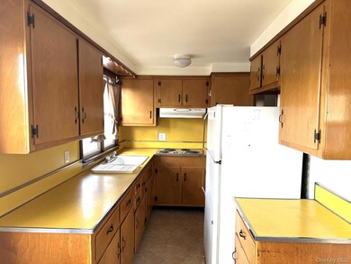 1 Highview Ave unit 2, Rye Brook, NY 10573 - photo 2