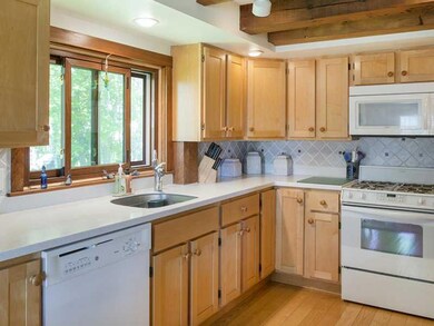 Kitchen. Galley kitchen, propane...