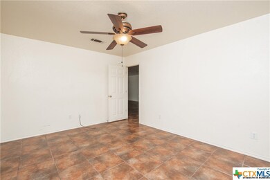 2413 Upland Bend Dr, Temple, TX 76502 - photo 7