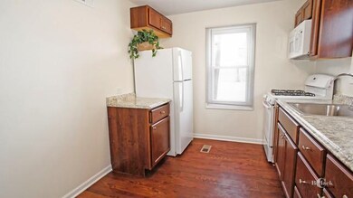 936 N Poplar St, Waukegan, IL 60085 - photo 3