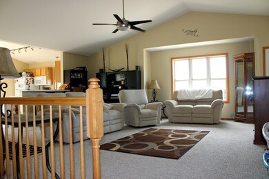 806 Longwood Dr unit 11, Oregon, WI 53575 - photo 2