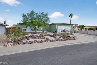 405 Scenic Dr, Henderson, NV 89002 - photo 2