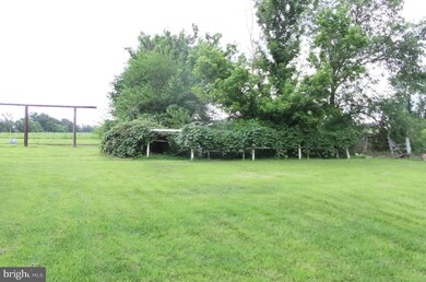 1368 Falcon Ln, Chambersburg, PA 17202 - photo 2